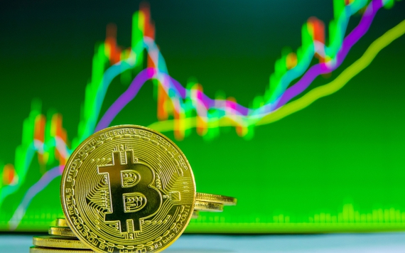 Bitcoin tiến sát mốc 21.000 USD