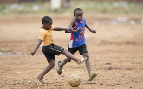 Bóng đá vượt qua mọi lứa tuổi khi World Cup 2022 đến gần