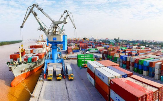 Xuất nhập khẩu năm 2022 cán đích sau 11 tháng, thặng dư thương mại 10,6 tỷ USD