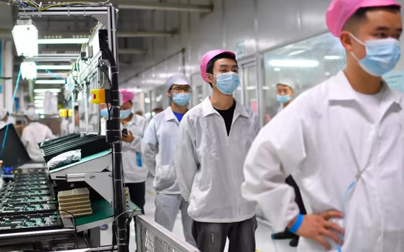 Sản xuất iPhone tại Trung Quốc tăng mạnh bất chấp những tai ương của COVID