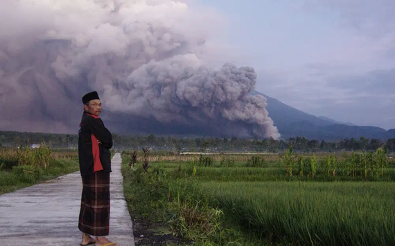 Núi lửa Semeru phun trào, Indonesia nâng cảnh báo lên mức cao nhất