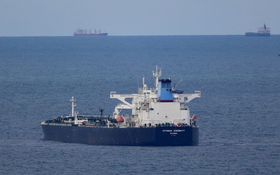Nhiều tàu chở dầu bị mắc kẹt ở Biển Đen sau khi phương Tây áp giá trần dầu của Nga