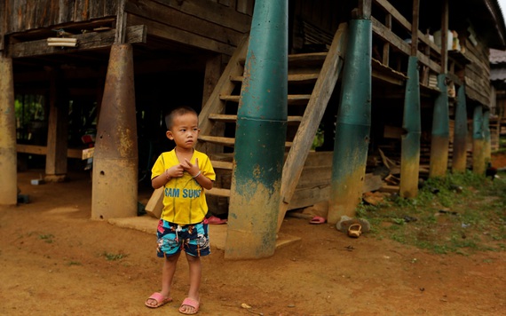 Bên trong các "ngôi làng bom" ở Lào