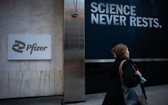 Doanh thu của Pfizer tăng 77% nhờ doanh số bán vaccine COVID-19