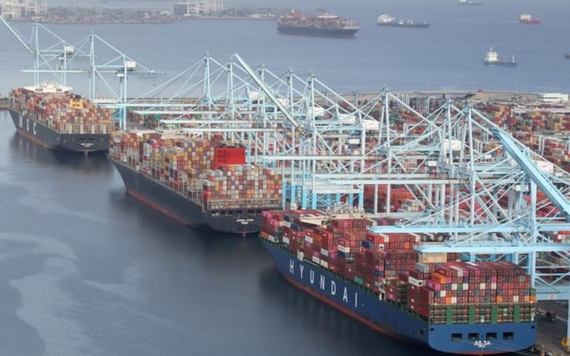 Lượng hàng tại các cảng ở Mỹ tăng đột biến khi Thượng Hải mở cửa trở lại