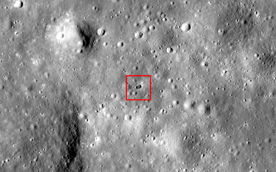 NASA chụp ảnh 'UFO' rơi trên mặt trăng làm dấy lên các thuyết âm mưu 