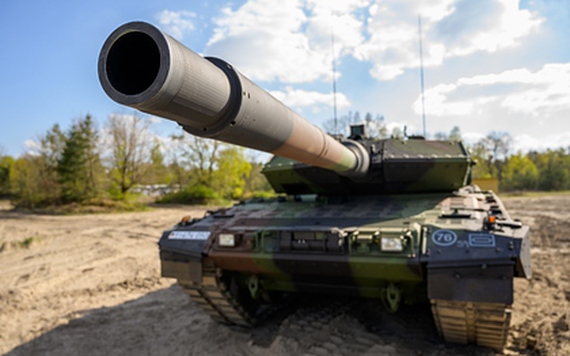 Tây Ban Nha cung cấp tên lửa phòng không và xe tăng cho Ukraina