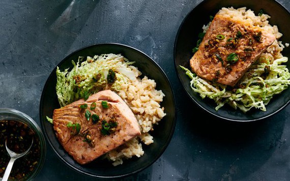Món ngon mỗi ngày: Cá Hồi nướng với cơm Miso và lá gừng ngâm dấm