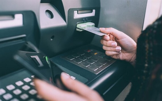 Rút tiền bằng CCCD gắn chíp bảo mật hơn thẻ ATM 