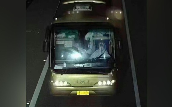 Xe chở người dân đi cách ly COVID-19 bị lật ở Trung Quốc, ít nhất 27 người thiệt mạng