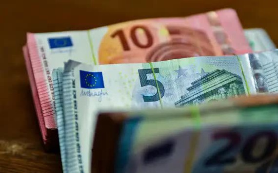 Euro xuống dưới 0,99 USD sau khi Nga ngừng cung cấp khí đốt cho châu Âu