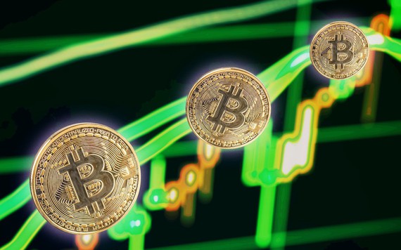 Bitcoin bật tăng sau hơn 1 tháng lình xình