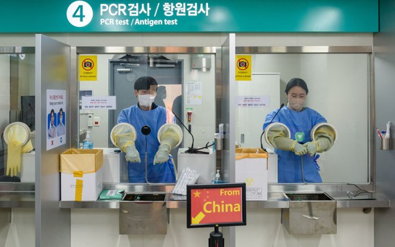 Trung Quốc dừng cấp thị thực cho công dân Hàn Quốc và Nhật Bản