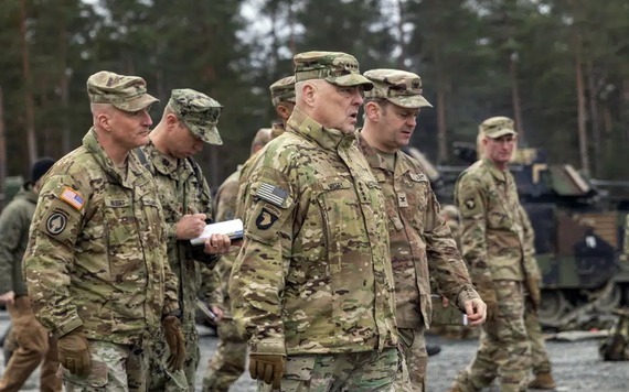 Tướng cao cấp của Mỹ đến biên giới Ba Lan gặp Tham mưu trưởng quân đội Ukraina lần đầu tiên