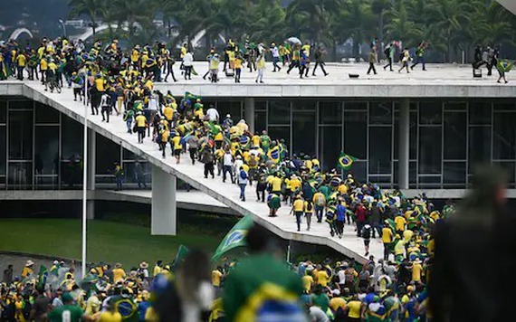 Những người ủng hộ cựu Tổng thống Brazil tấn công tòa nhà Quốc hội