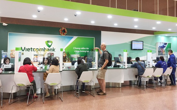 Vietcombank dư thừa tiền, lợi nhuận giảm