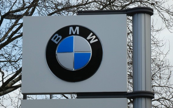 BMW đứng ngoài cuộc chiến giá cả khi đơn đặt hàng không ngừng tăng lên