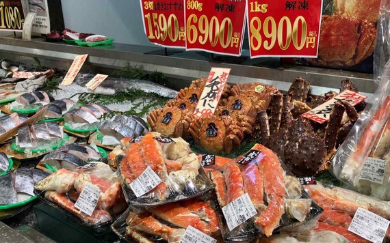 Hàng nhập khẩu từ Nga tràn ngập, thịt cua Nhật Bản rớt giá mạnh