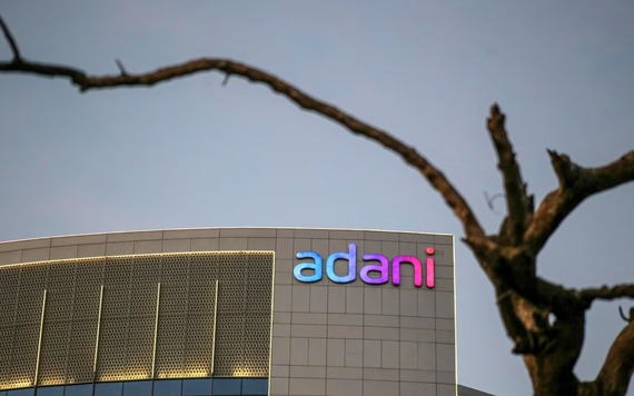 Tập đoàn Adani có kế hoạch cắt giảm cắt giảm đầu tư sau khi mất hơn 110 tỷ USD vốn hóa

