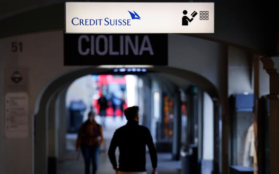 UBS có thể cắt giảm đến 30% nhân viên sau khi tiếp quản Credit Suisse
