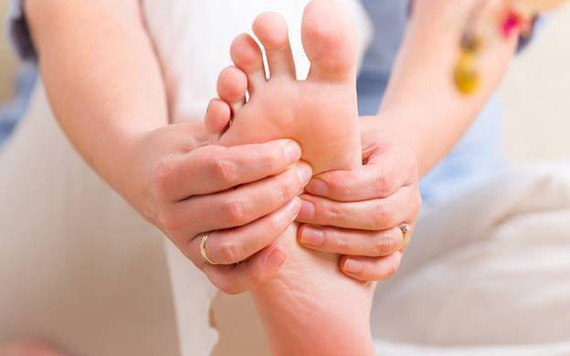 Đừng bỏ qua những dấu hiệu bất thường cảnh báo bệnh ở bàn chân