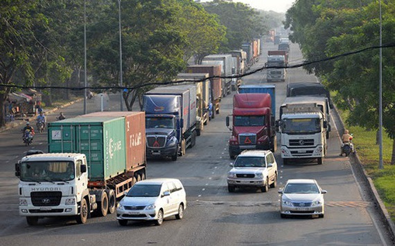 TP.HCM cấm xe container lưu thông trên 8 tuyến đường