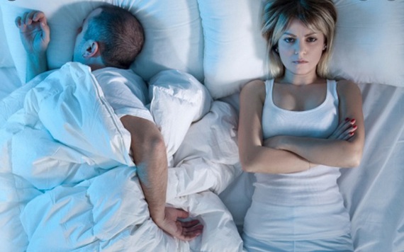 Tại sao phụ nữ có nhiều vấn đề về giấc ngủ hơn nam giới?