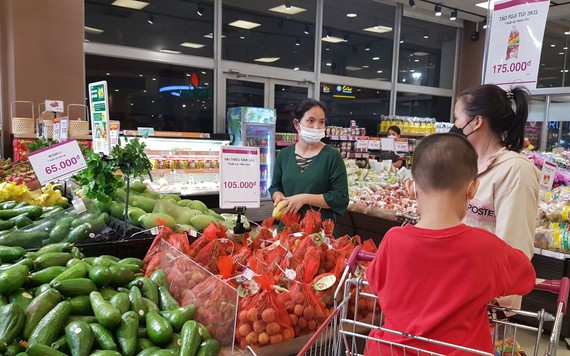 Nhiều loại trái cây về chợ, siêu thị TP.HCM giá rẻ bất ngờ