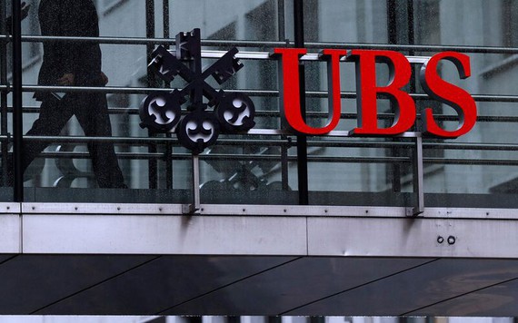 UBS chuẩn bị cắt giảm hơn một nửa nhân sự tại Credit Suisse