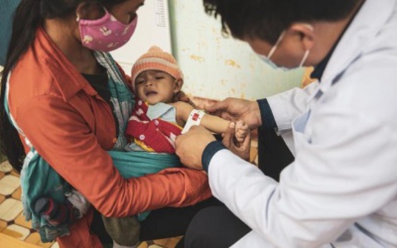 Nỗi lo về tình trạng suy dinh dưỡng, thấp còi của trẻ em Việt