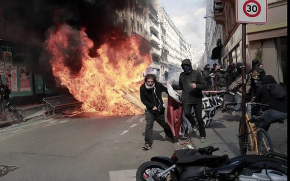 Bạo loạn ở Pháp chưa có dấu hiệu dừng lại, sau cái chết của thiếu niên người Algeria