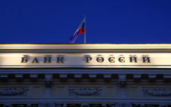 Ngân hàng trung ương Nga bất ngờ nâng lãi suất lên 12% sau khi đồng rúp lao dốc