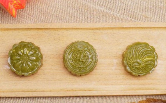 Món ngon mỗi ngày: Cùng làm bánh trung thu trà xanh phô mai độc đáo