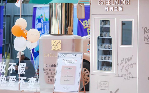 Doanh số sụt giảm của Estée Lauder cho thấy thị trường 'chợ đen' bùng nổ