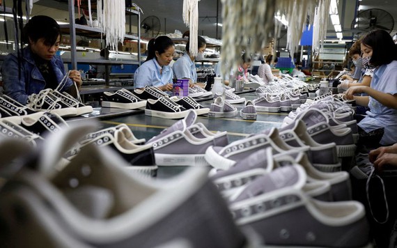 Kỷ nguyên hàng hóa giá rẻ bị đe dọa khi các nhà máy ở châu Á khó thu hút lao động trẻ