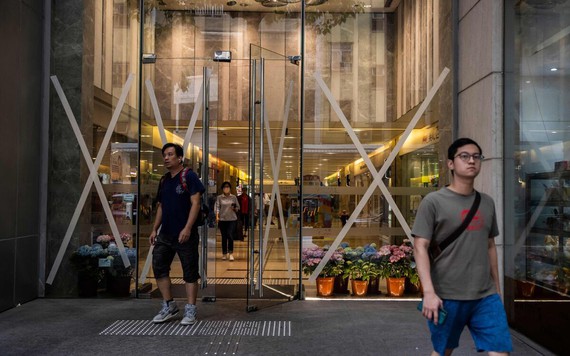 Hồng Kông đóng cửa thị trường chứng khoán, trường học trước khi siêu bão đổ bộ