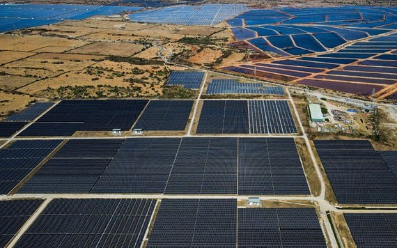 ADB rót 13,8 triệu USD đầu tư điện mặt trời mái nhà tại Việt Nam