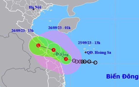 Áp thấp nhiệt đới cách Quảng Ngãi 80km, mưa lớn ở miền Trung