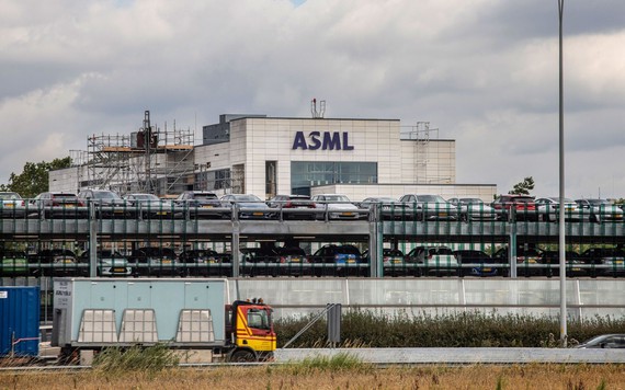 Hà Lan chặn ASML xuất khẩu thiết bị sản xuất chip sang Trung Quốc