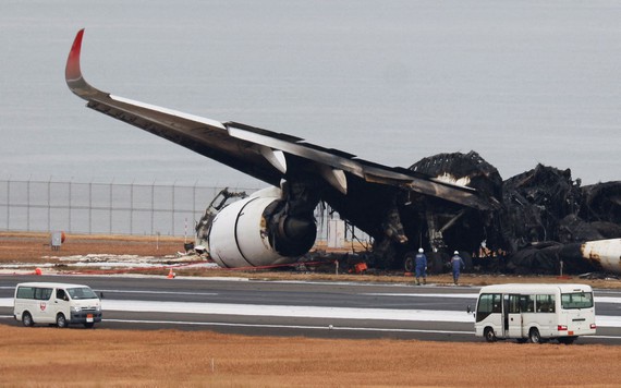 Japan Airlines thiệt hại hơn 100 triệu USD do tai nạn máy bay