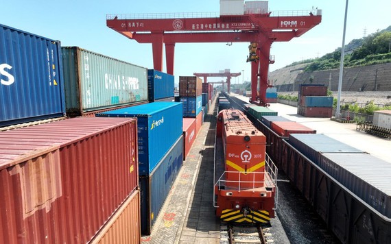 Căng thẳng Biển Đỏ khiến các nhà xuất khẩu chuyển sang sử dụng đường sắt
