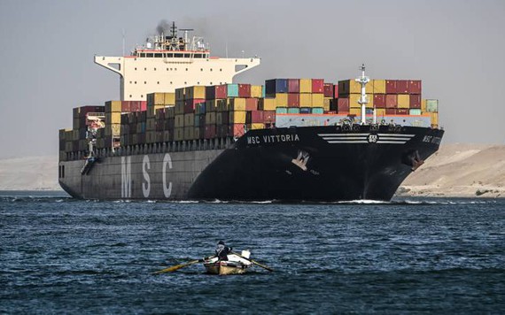 Giá cước vận chuyển hàng hóa qua Biển Đỏ tăng gần 250%