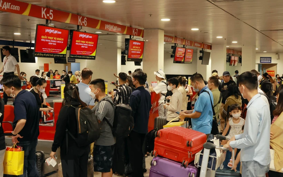 Sân bay Tân Sơn Nhất 'lập đỉnh' về hành khách dịp Tết Nguyên đán 2024