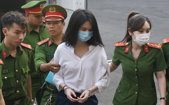 Người mẫu Ngọc Trinh hầu tòa