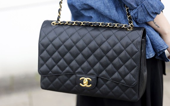 Mẫu túi xách nổi tiếng nhất của Chanel hiện có giá 10.820 USD ở Paris