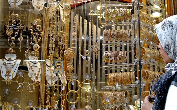 Người Ai Cập đang mua bán vàng chỉ để 'tồn tại'
