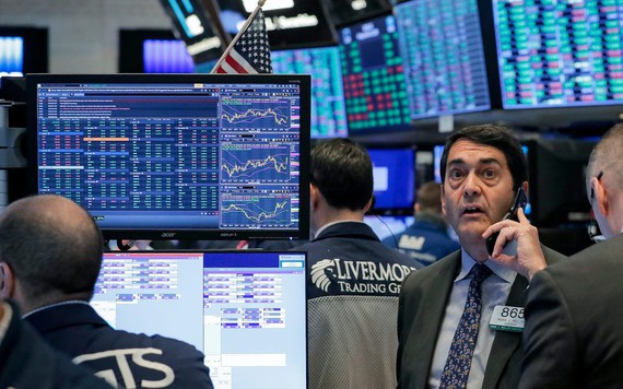 Chứng khoán Mỹ chìm trong sắc đỏ, Dow Jones mất hơn 400 điểm
