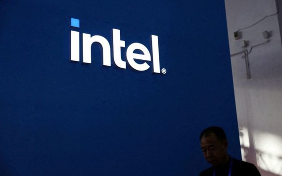 Nghị sĩ Mỹ tức giận vì máy tính Huawei có chip AI mới của Intel