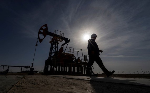 IEA hạ dự báo nhu cầu dầu toàn cầu do mức tiêu thụ suy yếu của OECD