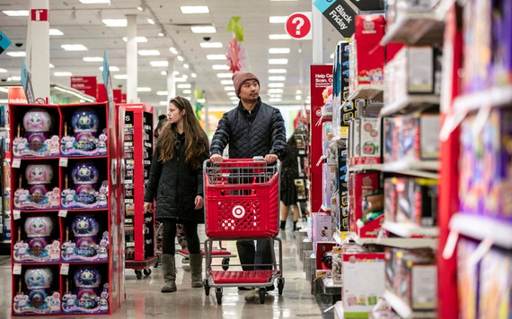 Các hãng bán lẻ Mỹ đua hạ giá sản phẩm khi người tiêu dùng ‘đuối sức’ vì lạm phát
